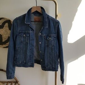 Levi’s Original Trucker Medium Wash Jacket Size Medium